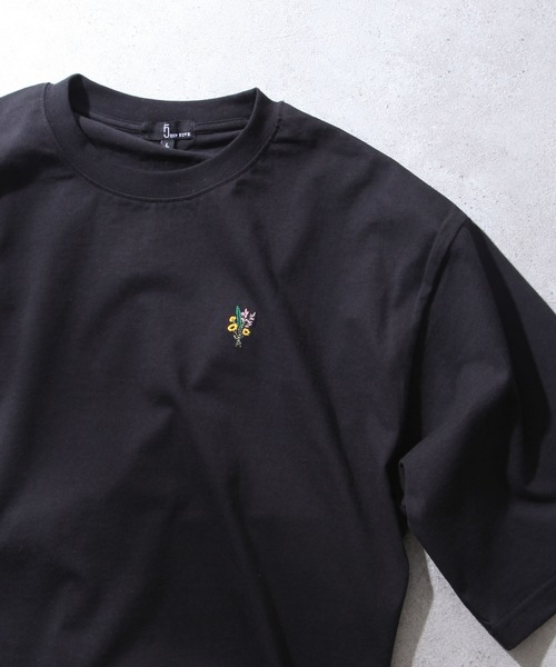 ZIP FIVE（ジップファイブ）の「【ZIP FIVE】【FLOUR ARTS】 花刺繍 ＆ フラワープリント ビッグシルエット 半袖Tシャツ 【ユニセックス】（Tシャツ/カットソー・レディース・ホワイト/ブラック/クリーム/ホワイト×グリーン/ホワイト×ブルー/オートミール/ブラック系/グレー系/ベージュ系/アイボリー系/ネイビー系/杢グレー/ネイビー・SMALL/MEDIUM/LARGE）」の5枚目の写真