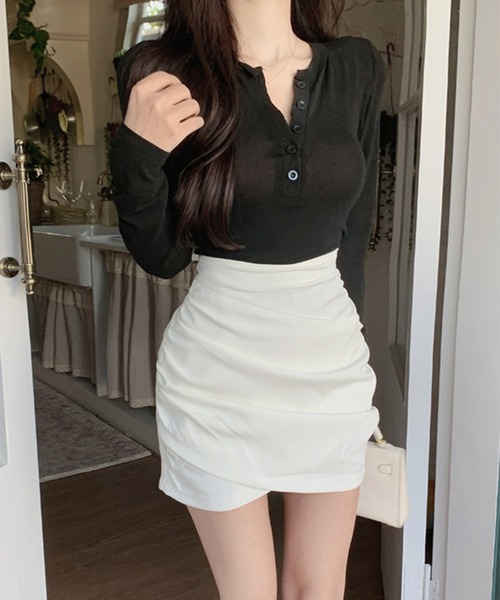 Jasmine Grandiflorum（ジャスミングランディフローラム）の「【Jasmine】ハイウエストタックミニスカート（スカート・レディース・ブラック/ピンク/ホワイト・MEDIUM/LARGE/SMALL）」の2枚目の写真