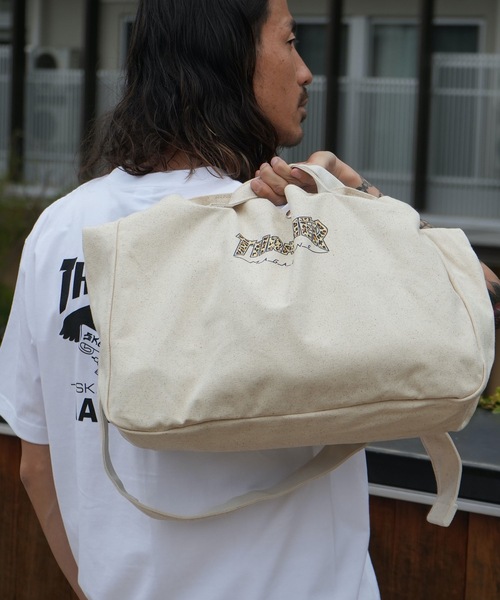 THRASHER(スラッシャー)の「CANVAS Shoulder Bag/スラッシャーキャンバスショルダーバッグ(ショルダーバッグ・メンズ・ブラック/グレー/ホワイト/ベージュ/ブラック系その他/ホワイト系その他2/ブラック系その他2/ホワイト系その他・FREE)」の2枚目の写真