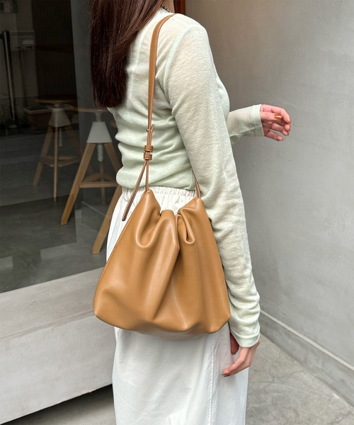 LE MORE（リモア）の「《新色追加！！》《ジップカラー２種類》ワンハンドルギャザーショルダーバッグ（ショルダーバッグ・レディース・ブラック/シルバー/アイボリー/ブラウン/ダークブラウン/ブラウン系その他2/ブラック系その他/シルバー系その他/ホワイト系その他・FREE）」の19枚目の写真