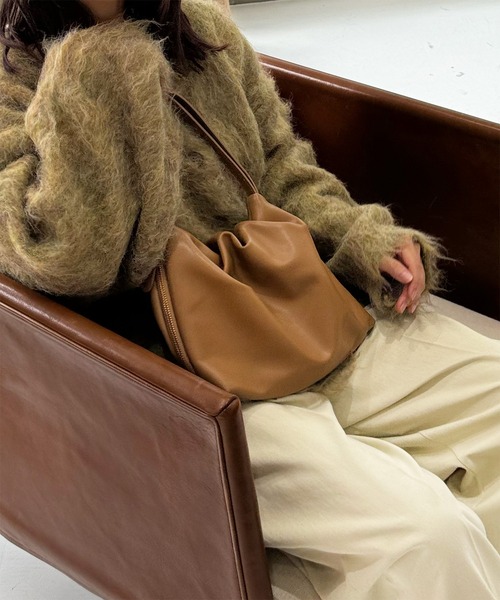 LE MORE（リモア）の「《新色追加！！》《ジップカラー２種類》ワンハンドルギャザーショルダーバッグ（ショルダーバッグ・レディース・ブラック/シルバー/アイボリー/ブラウン/ダークブラウン/ブラウン系その他2/ブラック系その他/シルバー系その他/ホワイト系その他・FREE）」の12枚目の写真