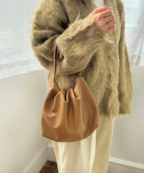 LE MORE（リモア）の「《新色追加！！》《ジップカラー２種類》ワンハンドルギャザーショルダーバッグ（ショルダーバッグ・レディース・ブラック/シルバー/アイボリー/ブラウン/ダークブラウン/ブラウン系その他2/ブラック系その他/シルバー系その他/ホワイト系その他・FREE）」の13枚目の写真