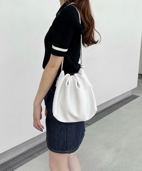 LE MORE（リモア）の「《新色追加！！》《ジップカラー２種類》ワンハンドルギャザーショルダーバッグ（ショルダーバッグ・レディース・ブラック/シルバー/アイボリー/ブラウン/ダークブラウン/ブラウン系その他2/ブラック系その他/シルバー系その他/ホワイト系その他・FREE）」の20枚目の写真