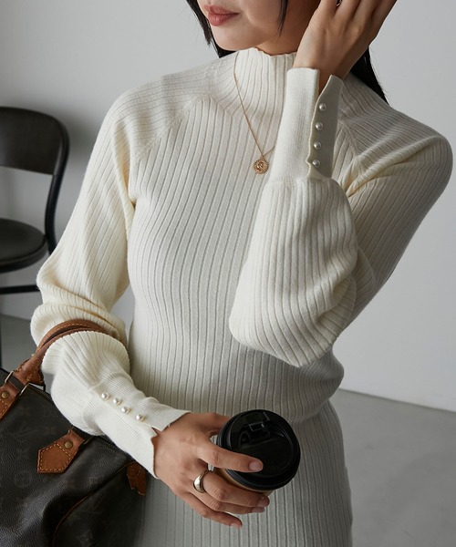 Anss.me（アンスミー）の「【Anss.me】【吸湿発熱】袖口パールボタンハイネックリブニットプルオーバー（ニット/セーター・レディース・バーガンディー/ブラック/アイボリー/チャコールグレー/モカ・FREE）」の13枚目の写真