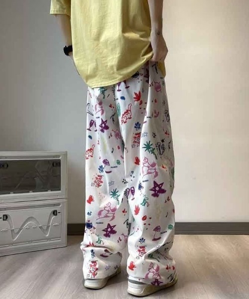 MGV（エムジーヴィー）の「グラフィティプリントパラシュートパンツ（その他パンツ・メンズ・ホワイト・MEDIUM/LARGE/X-LARGE）」の5枚目の写真
