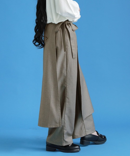 kOhAKU（コハク）の「【廃盤】『ラップ付きストレートワイドパンツ』（スラックス・レディース・ブラック/グレー・2/1）」の5枚目の写真