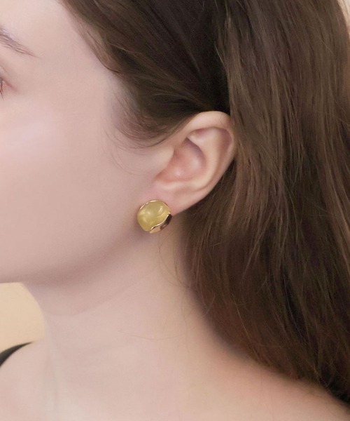CEMONEMO(セモネモ)の「ニュアンス マーブル メタル ピアス(ピアス(両耳用)・レディース・アイボリー/マスタード/グレー・FREE)」の12枚目の写真