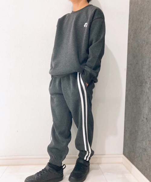 ZI-ON（ジーオン）の「裏起毛 スウェットトレーナー ラインパンツ 上下セットアップ（スウェット・キッズ・ブラック/杢グレー/グレー系その他/グレイッシュベージュ/キャメル/ヘザーチャコール/オフホワイト/ベージュ・160cm/130cm/150cm/140cm/120cm/110cm）」の5枚目の写真