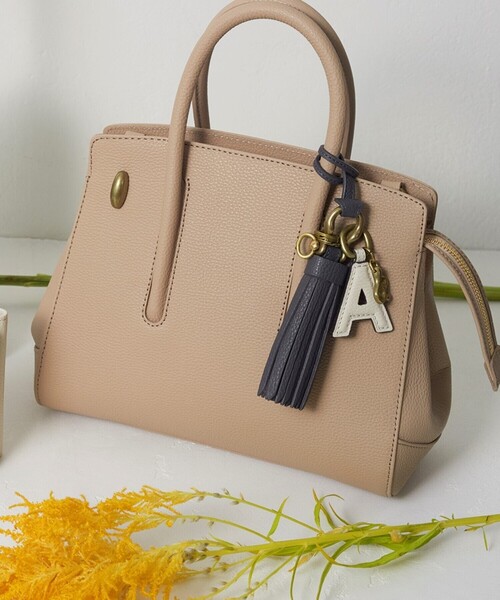 TOFF&LOADSTONE(トフアンドロードストーン)の「【WEB限定】タッセルチャーム ライトシュリンク(キーケース/キーアクセサリー・レディース・ホワイト系/ベビーピンク/サンドベージュ/チャコールグレー・00)」の15枚目の写真