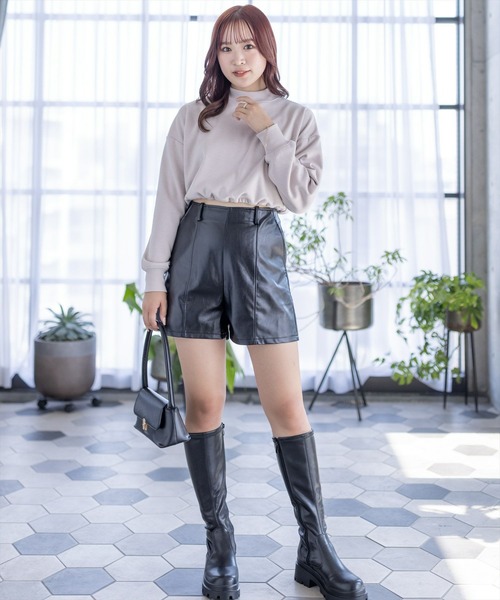 clear(クリア)の「ハート刺繍裾ドロストショート丈スウェット(スウェット・レディース・ブラック/グレイッシュベージュ・F)」の11枚目の写真