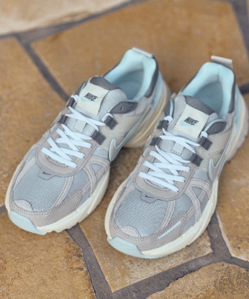 NIKE（ナイキ）の「W V2K RUN FZ3596-072（スニーカー）」 - WEAR