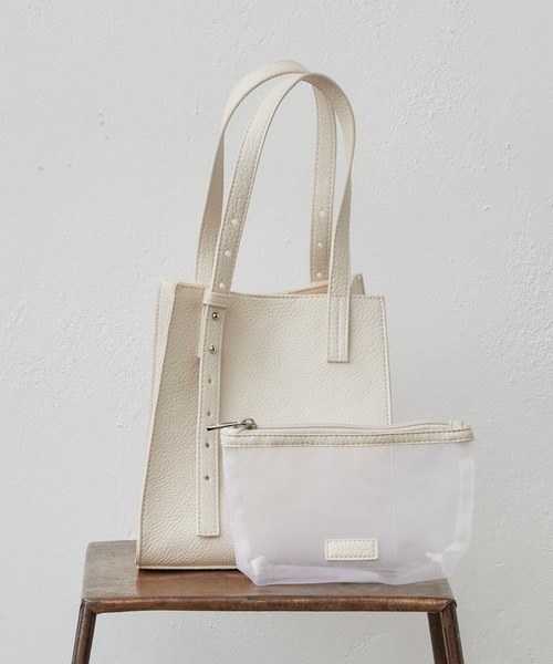 Actually(アクチュアリー)の「ソフトフェイクレザー ミニトート ポーチ付き(トートバッグ・レディース・ブラック/アイボリー/グレイッシュベージュ/シルバー・フリー)」の13枚目の写真