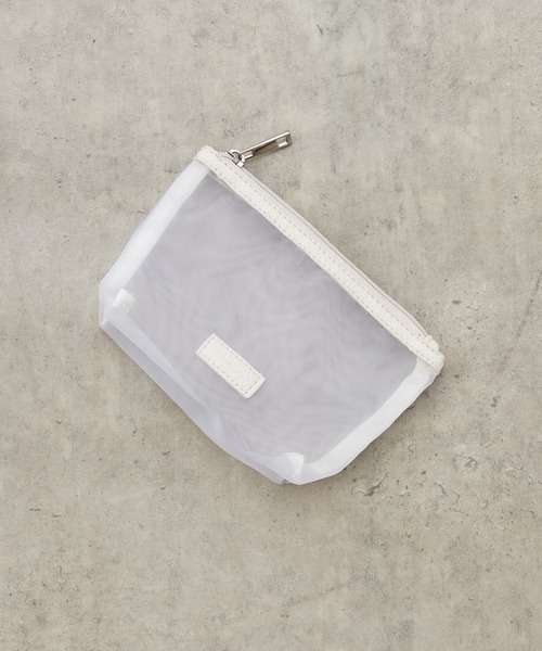 Actually(アクチュアリー)の「ソフトフェイクレザー ミニトート ポーチ付き(トートバッグ・レディース・ブラック/アイボリー/グレイッシュベージュ/シルバー・フリー)」の8枚目の写真