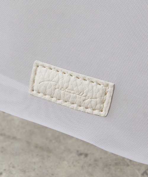 Actually(アクチュアリー)の「ソフトフェイクレザー ミニトート ポーチ付き(トートバッグ・レディース・ブラック/アイボリー/グレイッシュベージュ/シルバー・フリー)」の12枚目の写真