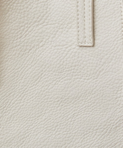 Actually(アクチュアリー)の「ソフトフェイクレザー ミニトート ポーチ付き(トートバッグ・レディース・ブラック/アイボリー/グレイッシュベージュ/シルバー・フリー)」の19枚目の写真