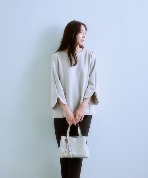 7days Life Styling（セブンデイズライフスタイリング）の「パール調ビジュー使い９分袖トップス(きれいめダンボール素材)（Tシャツ/カットソー・レディース・グレイッシュベージュ/ブラック・S/M/L/LL）」の3枚目の写真