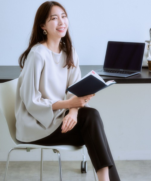 7days Life Styling（セブンデイズライフスタイリング）の「パール調ビジュー使い９分袖トップス(きれいめダンボール素材)（Tシャツ/カットソー・レディース・グレイッシュベージュ/ブラック・S/M/L/LL）」の4枚目の写真