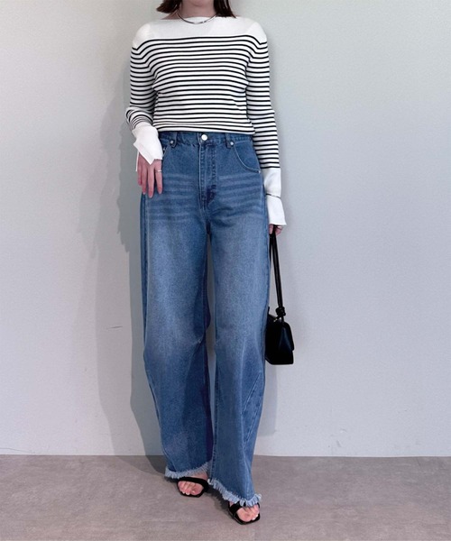 UR'S（ユアーズ）の「ラインカーブデニム（デニムパンツ・レディース・ブルー/ブラック・M/L）」の2枚目の写真