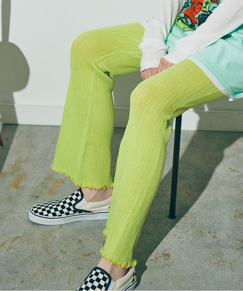 RNA(アールエヌエー)の「R4212 シアーフレアレギンス(その他パンツ・レディース・ブラック/オレンジ/ライム・MEDIUM)」の2枚目の写真