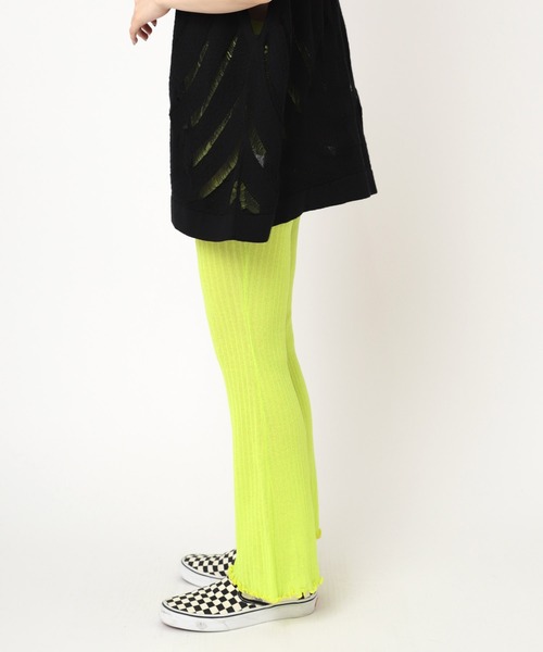 RNA(アールエヌエー)の「R4212 シアーフレアレギンス(その他パンツ・レディース・ブラック/オレンジ/ライム・MEDIUM)」の7枚目の写真