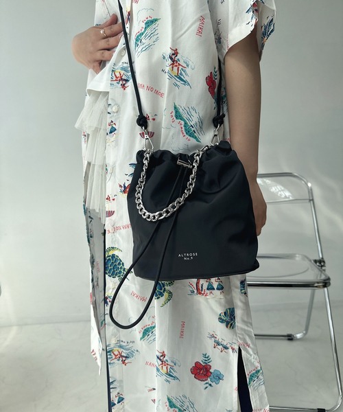 AS KNOW AS plus（アズノゥアズプラス）の「◎チェーン2WAY巾着バッグ（ショルダーバッグ・レディース・ブラック系/アイボリー/シルバー/ブラック・FREE）」の3枚目の写真