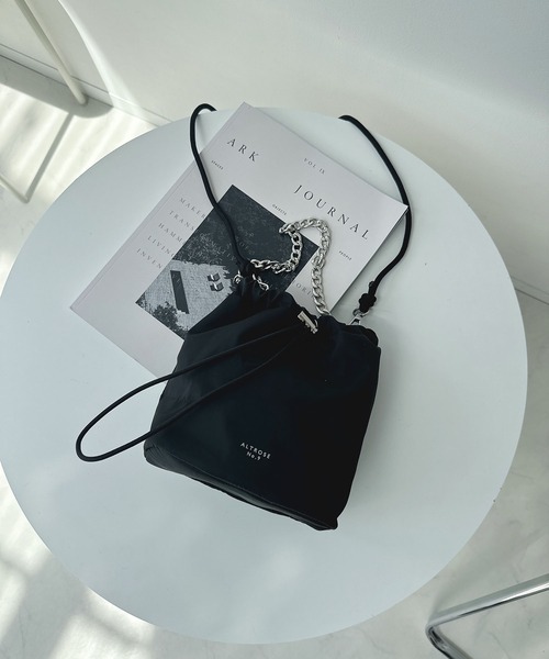AS KNOW AS plus（アズノゥアズプラス）の「◎チェーン2WAY巾着バッグ（ショルダーバッグ・レディース・ブラック系/アイボリー/シルバー/ブラック・FREE）」の5枚目の写真