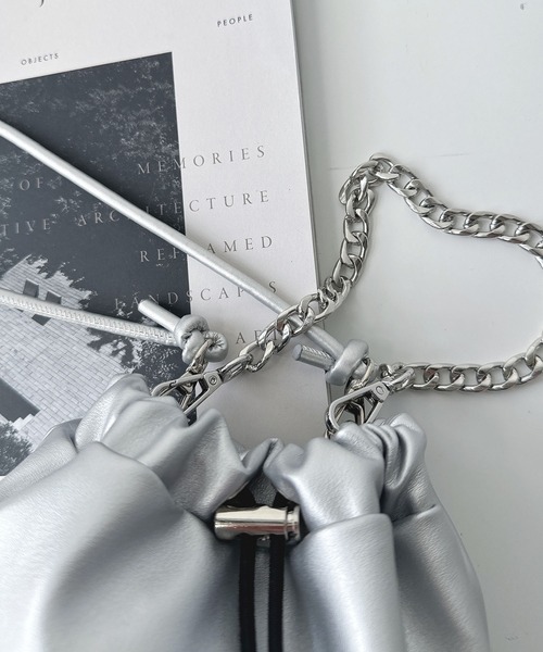 AS KNOW AS plus（アズノゥアズプラス）の「◎チェーン2WAY巾着バッグ（ショルダーバッグ・レディース・ブラック系/アイボリー/シルバー/ブラック・FREE）」の9枚目の写真