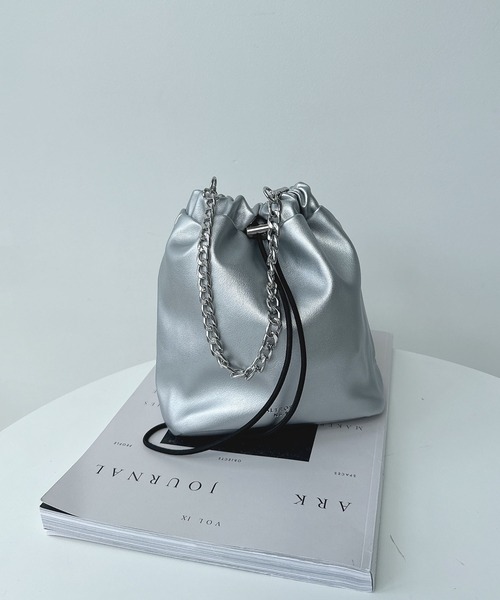 AS KNOW AS plus（アズノゥアズプラス）の「◎チェーン2WAY巾着バッグ（ショルダーバッグ・レディース・ブラック系/アイボリー/シルバー/ブラック・FREE）」の10枚目の写真