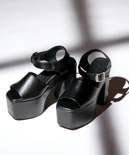 Newlyme(ニューリーミー)の「厚底美脚ベルトサンダル(サンダル・レディース・ブラック/オフホワイト/ブラック系その他/ゼブラ・22.5cm/23cm/23.5cm/24cm/24.5cm/25cm)」の16枚目の写真