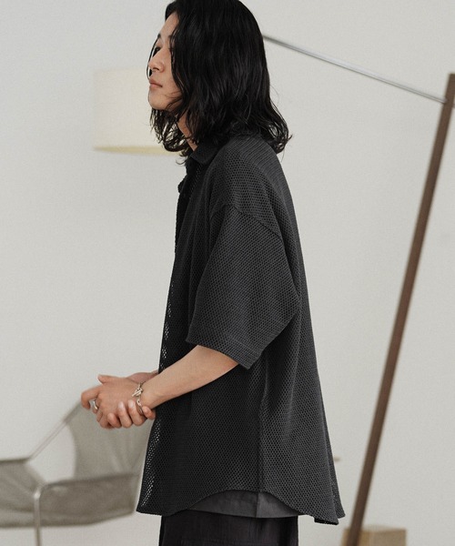WYM LIDNM(ウィム バイ リドム)の「MESH H/S SHIRT(シャツ/ブラウス・メンズ・チャコール/アッシュブラウン/グレー系・S/M/L)」の9枚目の写真