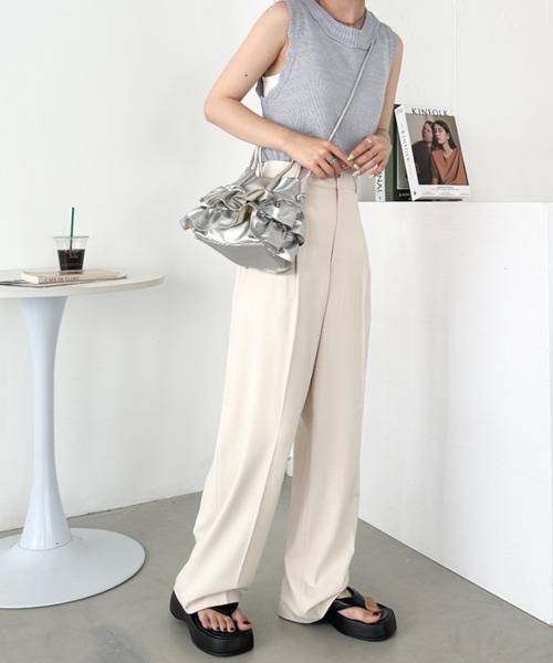 CLEA(クレア)の「メタリックカラートング厚底サンダル(サンダル・レディース・ブラック/シルバー・23.5cm/24.5cm)」の14枚目の写真