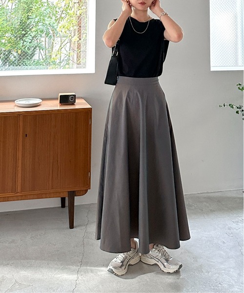 feepur（フェピュール）の「偏光ボリュームフレアスカート（スカート・レディース・ブルー/ダークブラウン・SMALL/MEDIUM）」の4枚目の写真