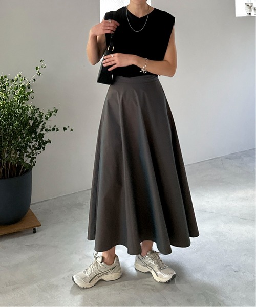 feepur（フェピュール）の「偏光ボリュームフレアスカート（スカート・レディース・ブルー/ダークブラウン・SMALL/MEDIUM）」の3枚目の写真