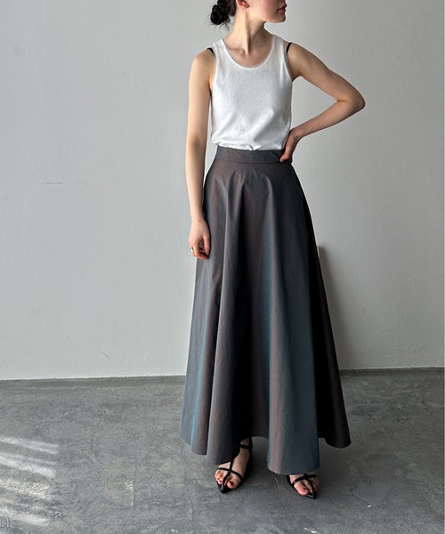 feepur（フェピュール）の「偏光ボリュームフレアスカート（スカート・レディース・ブルー/ダークブラウン・SMALL/MEDIUM）」の8枚目の写真