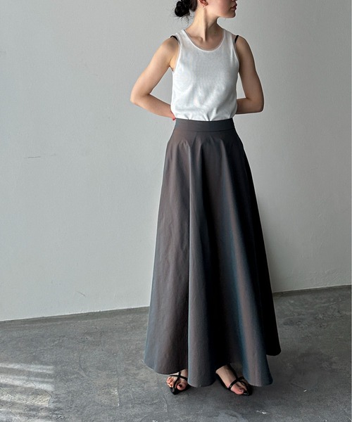 feepur（フェピュール）の「偏光ボリュームフレアスカート（スカート・レディース・ブルー/ダークブラウン・SMALL/MEDIUM）」の10枚目の写真