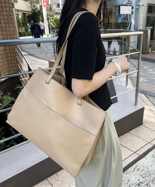 mystic(ミスティック)の「loti マルチWAYポケットBIGトート(トートバッグ・レディース・ブラック/ベージュ・ONE SIZE)」の1枚目の写真