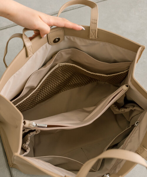 mystic(ミスティック)の「loti マルチWAYポケットBIGトート(トートバッグ・レディース・ブラック/ベージュ・ONE SIZE)」の5枚目の写真