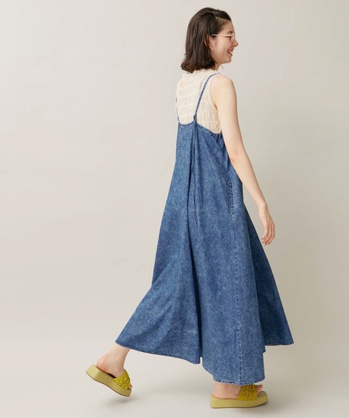 ROPE' PICNIC（ロペピクニック）の「デニムキャミワンピース/リンクコーデ（ワンピース・レディース・サックスブルー・38）」の4枚目の写真