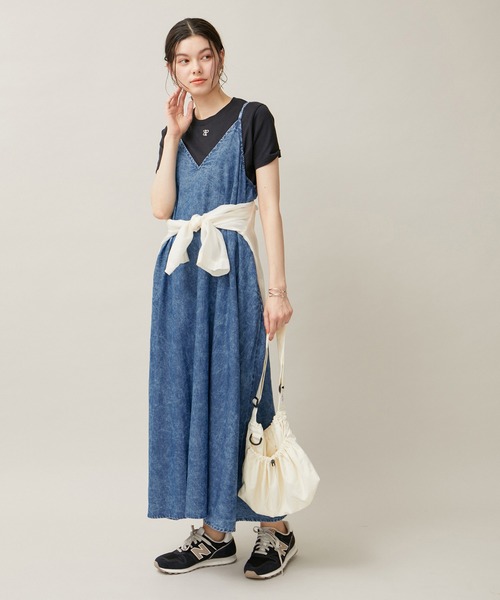 ROPE' PICNIC（ロペピクニック）の「デニムキャミワンピース/リンクコーデ（ワンピース・レディース・サックスブルー・38）」の10枚目の写真