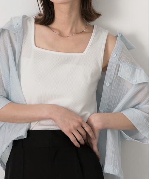 ad thie(アドティエ)の「スクエアネック リブタンクトップ(タンクトップ・レディース・オフホワイト/ブラック・LARGE/MEDIUM)」の1枚目の写真