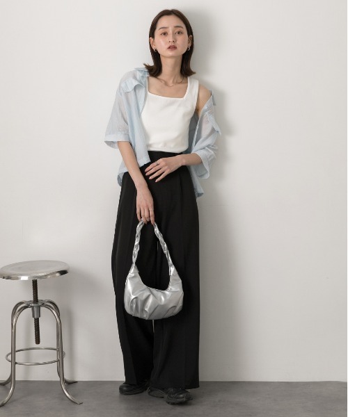 ad thie(アドティエ)の「スクエアネック リブタンクトップ(タンクトップ・レディース・オフホワイト/ブラック・LARGE/MEDIUM)」の3枚目の写真