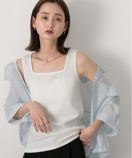ad thie(アドティエ)の「スクエアネック リブタンクトップ(タンクトップ・レディース・オフホワイト/ブラック・LARGE/MEDIUM)」の6枚目の写真