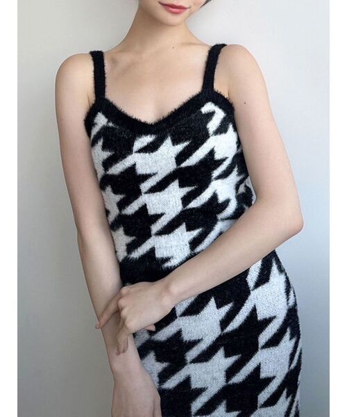 RESEXXY（リゼクシー）の「ハウンドトゥースシャギーニットタンク【セットアップ着用可能】（タンクトップ・レディース・ブラック/ワイン/グリーン・FREE）」の2枚目の写真