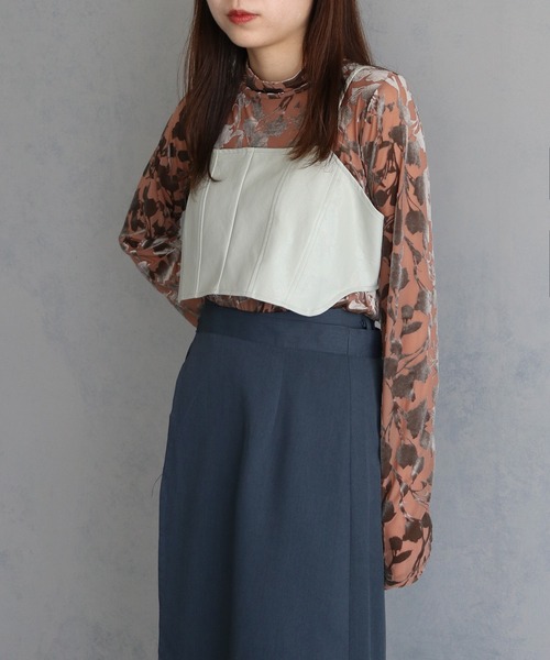 &g'aime（アンジェム）の「【&g’aime】バックオープン合皮ビスチェ　SYNTHETIC LEATHER BUSTIER（Tシャツ/カットソー・レディース・ブラック/グレイッシュベージュ・FREE）」の16枚目の写真