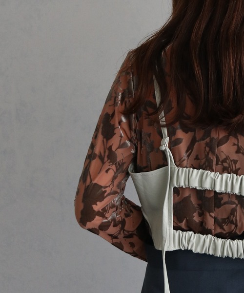 &g'aime（アンジェム）の「【&g’aime】バックオープン合皮ビスチェ　SYNTHETIC LEATHER BUSTIER（Tシャツ/カットソー・レディース・ブラック/グレイッシュベージュ・FREE）」の21枚目の写真