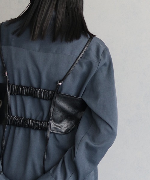 &g'aime（アンジェム）の「【&g’aime】バックオープン合皮ビスチェ　SYNTHETIC LEATHER BUSTIER（Tシャツ/カットソー・レディース・ブラック/グレイッシュベージュ・FREE）」の9枚目の写真