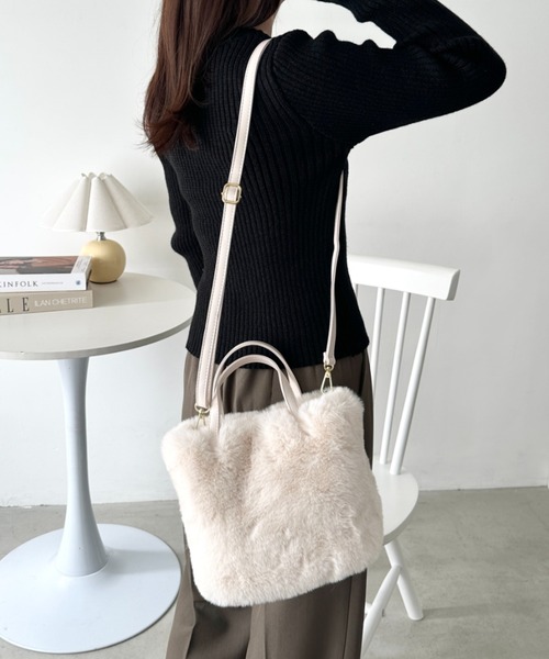 セール】2WAYフェイクファーショルダーバッグ(ショルダーバッグ セール】2WAYフェイクファーショルダーバッグ(ショルダーバッグ