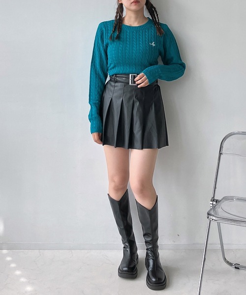 AS KNOW AS plus（アズノゥアズプラス）の「◇ワンポイントロゴ刺繍 ケーブルショート丈ニットプルオーバー（ニット/セーター・レディース・ネイビー/レッド/アイボリー/エメラルド・FREE）」の14枚目の写真