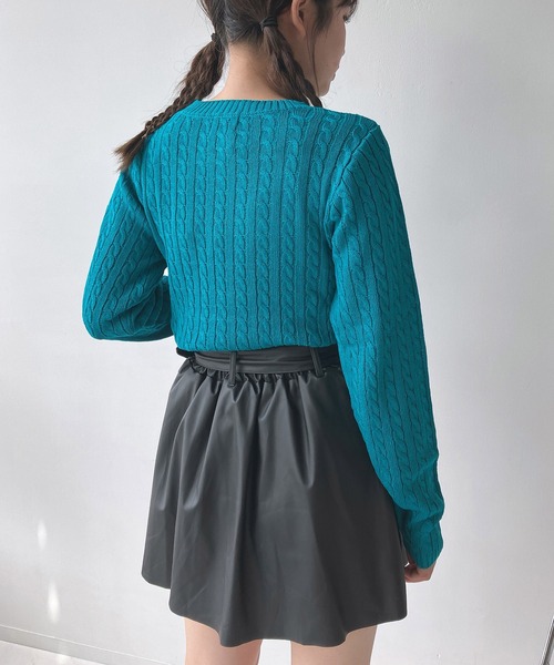 AS KNOW AS plus（アズノゥアズプラス）の「◇ワンポイントロゴ刺繍 ケーブルショート丈ニットプルオーバー（ニット/セーター・レディース・ネイビー/レッド/アイボリー/エメラルド・FREE）」の13枚目の写真