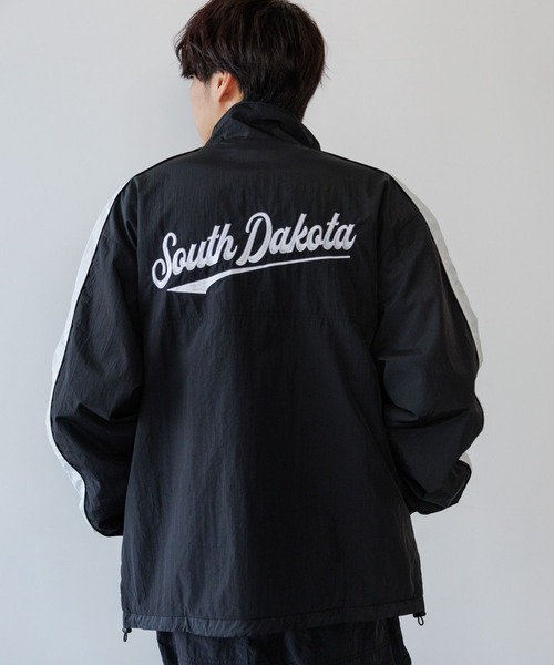 新品 新品❤️ ロゴ刺繍 フレアダウンUS限定 軽量RDS パッカブル(L)黒 The Golfer Paper アーチロゴ ブラック | ゴルフ | ニューエラ